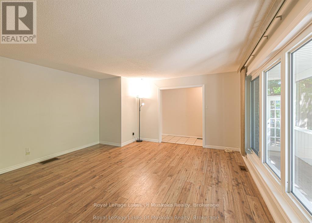 115 Douglas Street, Gravenhurst, Ontario  P1P 1A4 - Photo 31 - X12417211