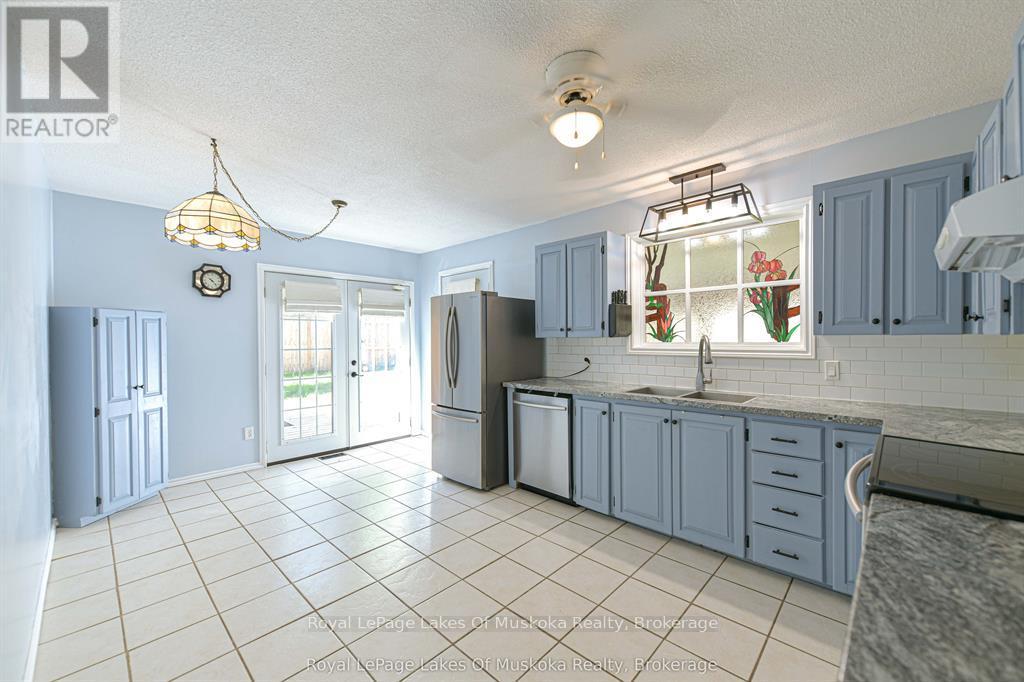 115 Douglas Street, Gravenhurst, Ontario  P1P 1A4 - Photo 33 - X12417211