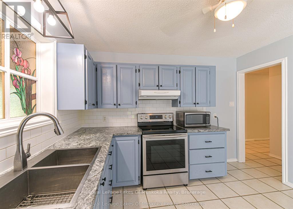 115 Douglas Street, Gravenhurst, Ontario  P1P 1A4 - Photo 36 - X12417211