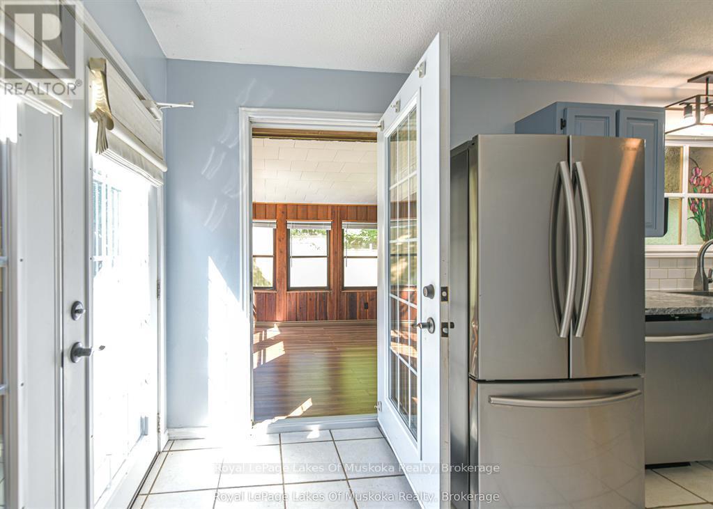 115 Douglas Street, Gravenhurst, Ontario  P1P 1A4 - Photo 38 - X12417211