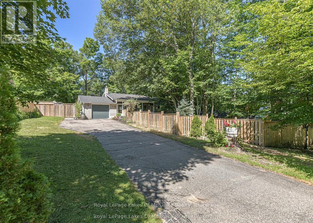 115 Douglas Street, Gravenhurst, Ontario  P1P 1A4 - Photo 4 - X12417211