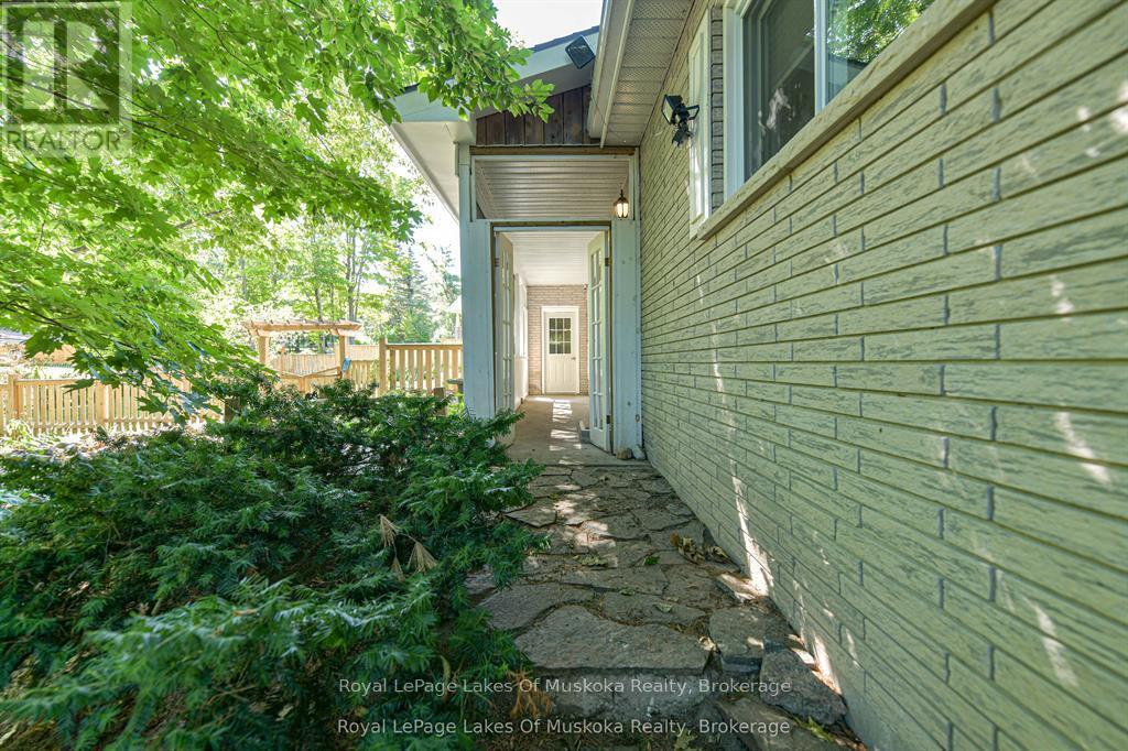 115 Douglas Street, Gravenhurst, Ontario  P1P 1A4 - Photo 8 - X12417211