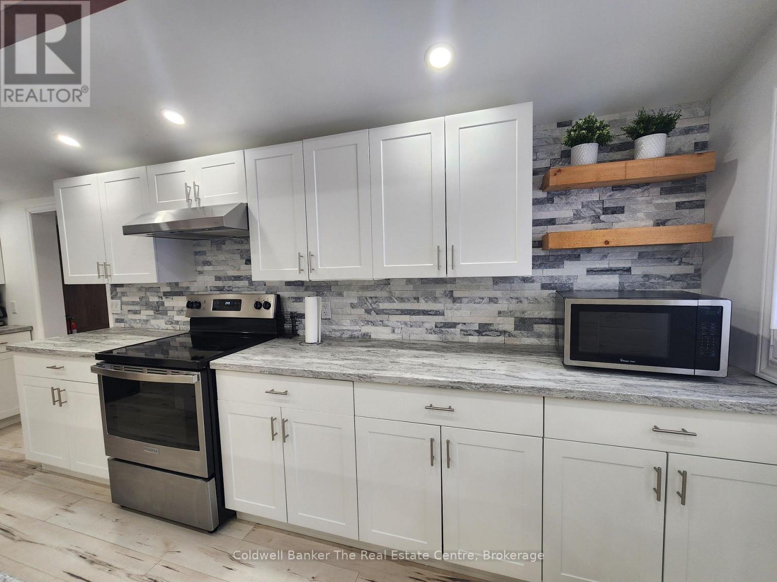 460 Wellington Street, Gravenhurst, Ontario  P1P 1A5 - Photo 10 - X12417757