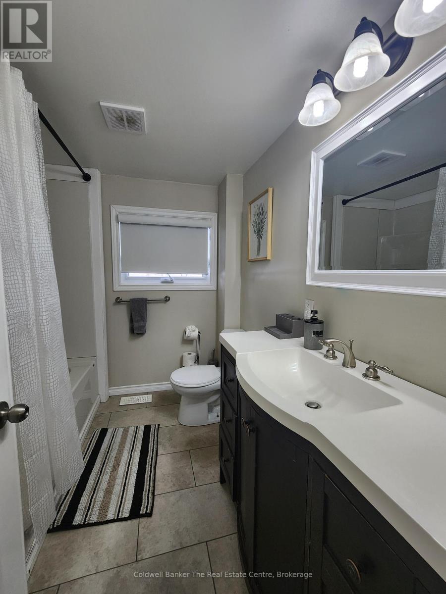 460 Wellington Street, Gravenhurst, Ontario  P1P 1A5 - Photo 18 - X12417757