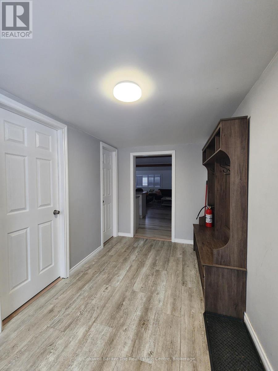 460 Wellington Street, Gravenhurst, Ontario  P1P 1A5 - Photo 3 - X12417757