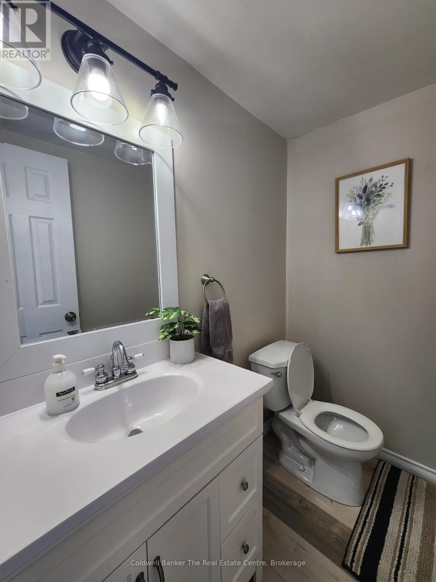 460 Wellington Street, Gravenhurst, Ontario  P1P 1A5 - Photo 4 - X12417757