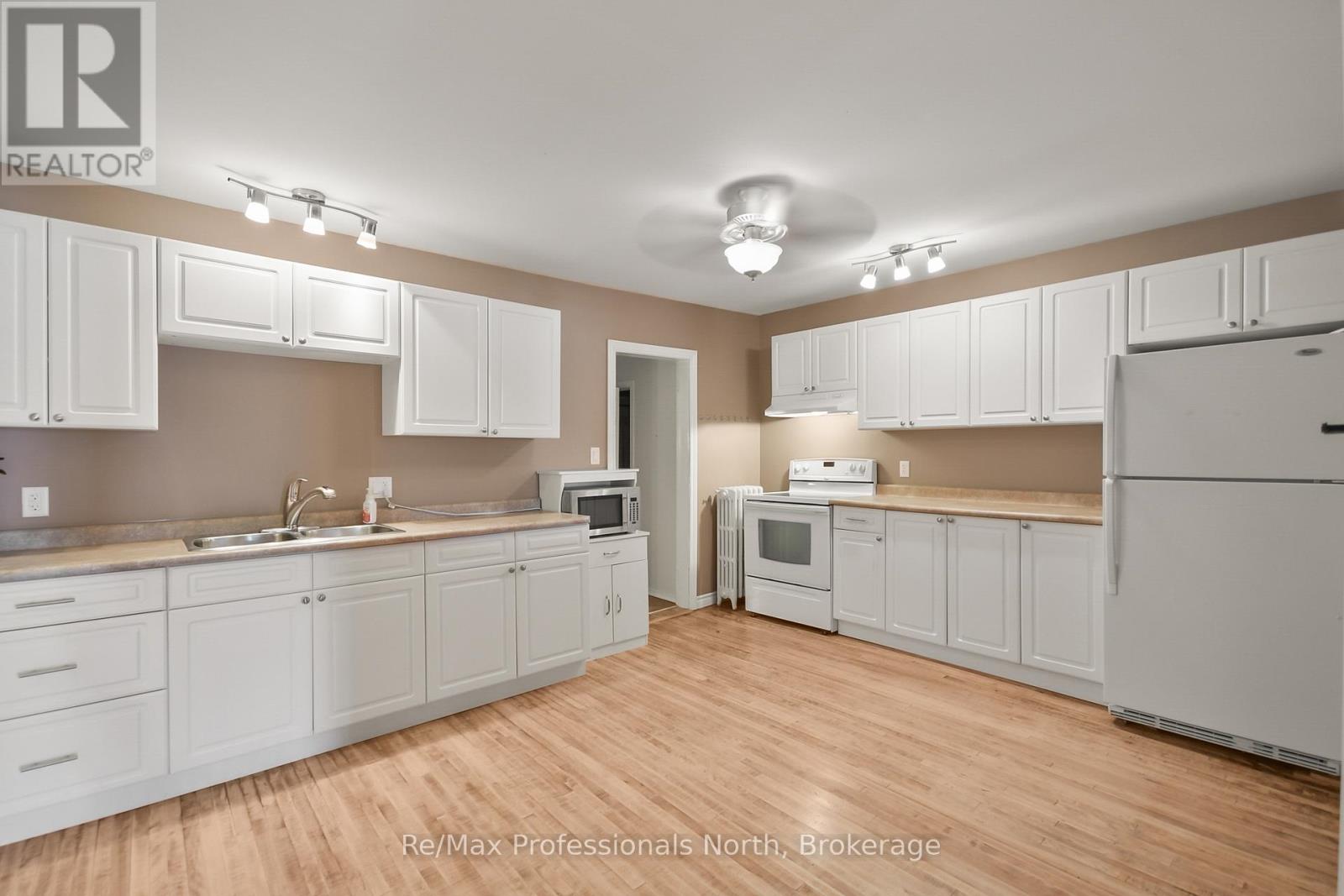 171 Muskoka Road S, Gravenhurst, Ontario  P1P 1X3 - Photo 33 - X12418071