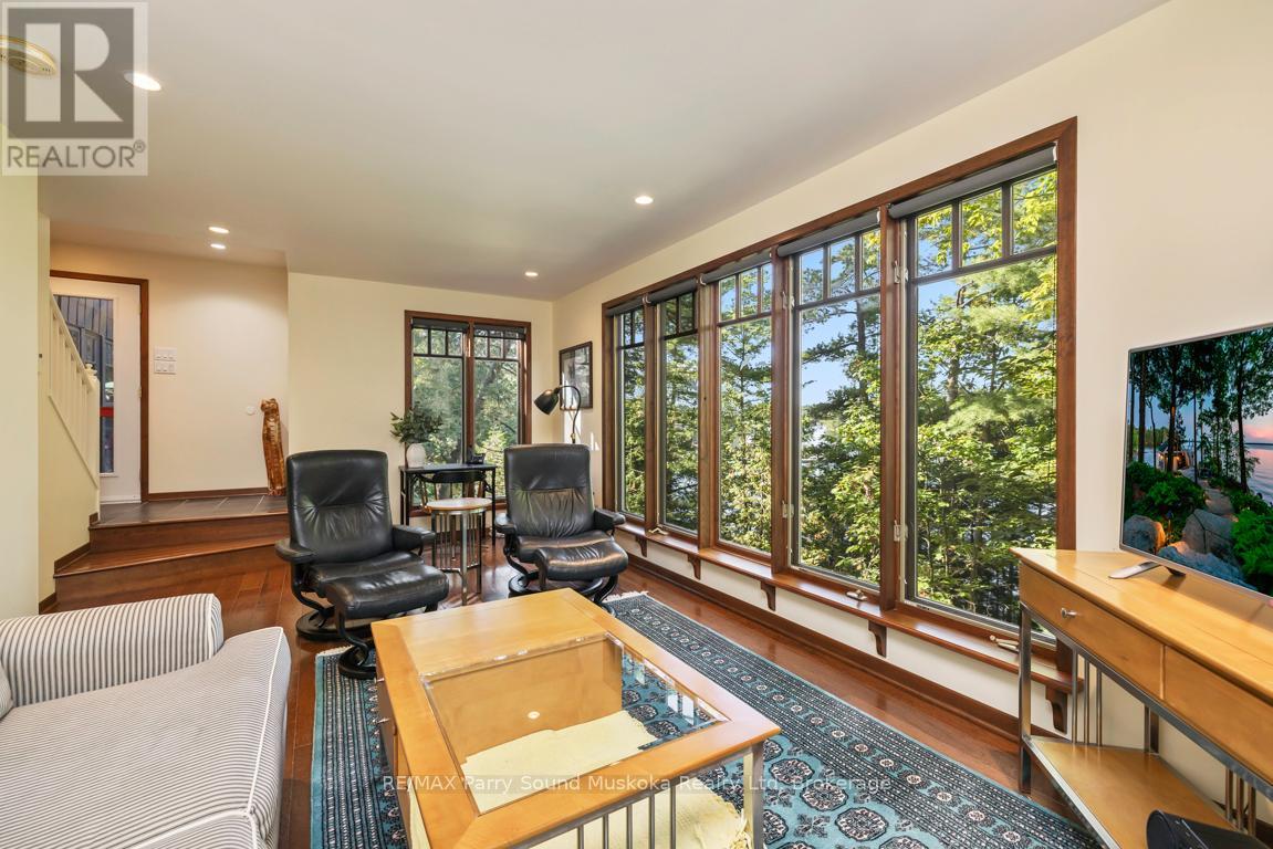 21 Glenn Burney Road, Seguin, Ontario  P2A 2X3 - Photo 12 - X12419243