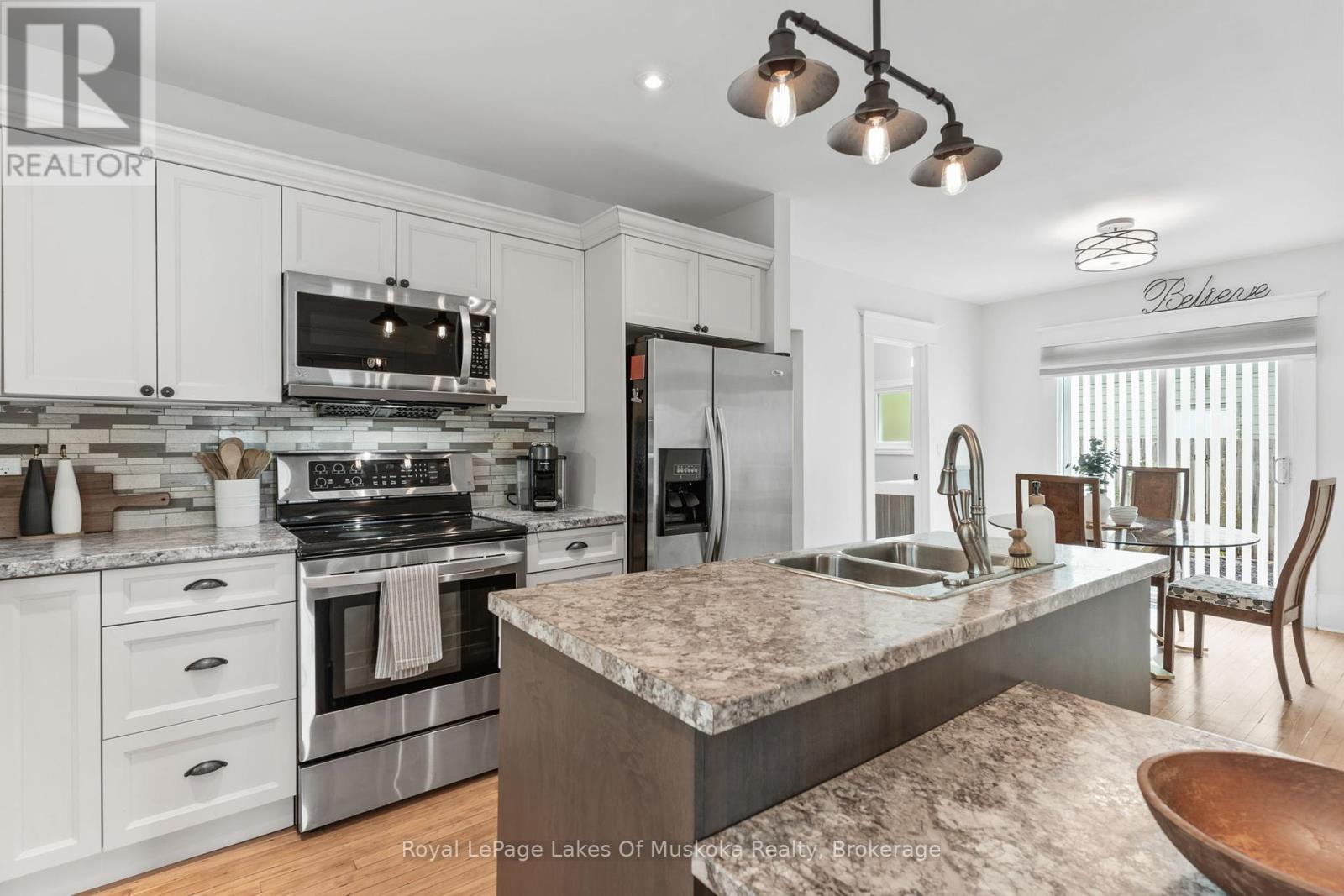 8 North Road, Lake Of Bays, Ontario  P0B 1A0 - Photo 11 - X12420975