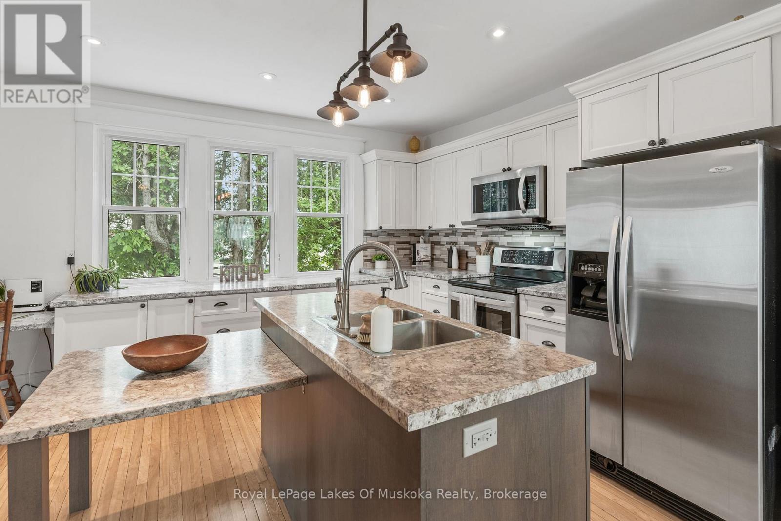 8 North Road, Lake Of Bays, Ontario  P0B 1A0 - Photo 15 - X12420975