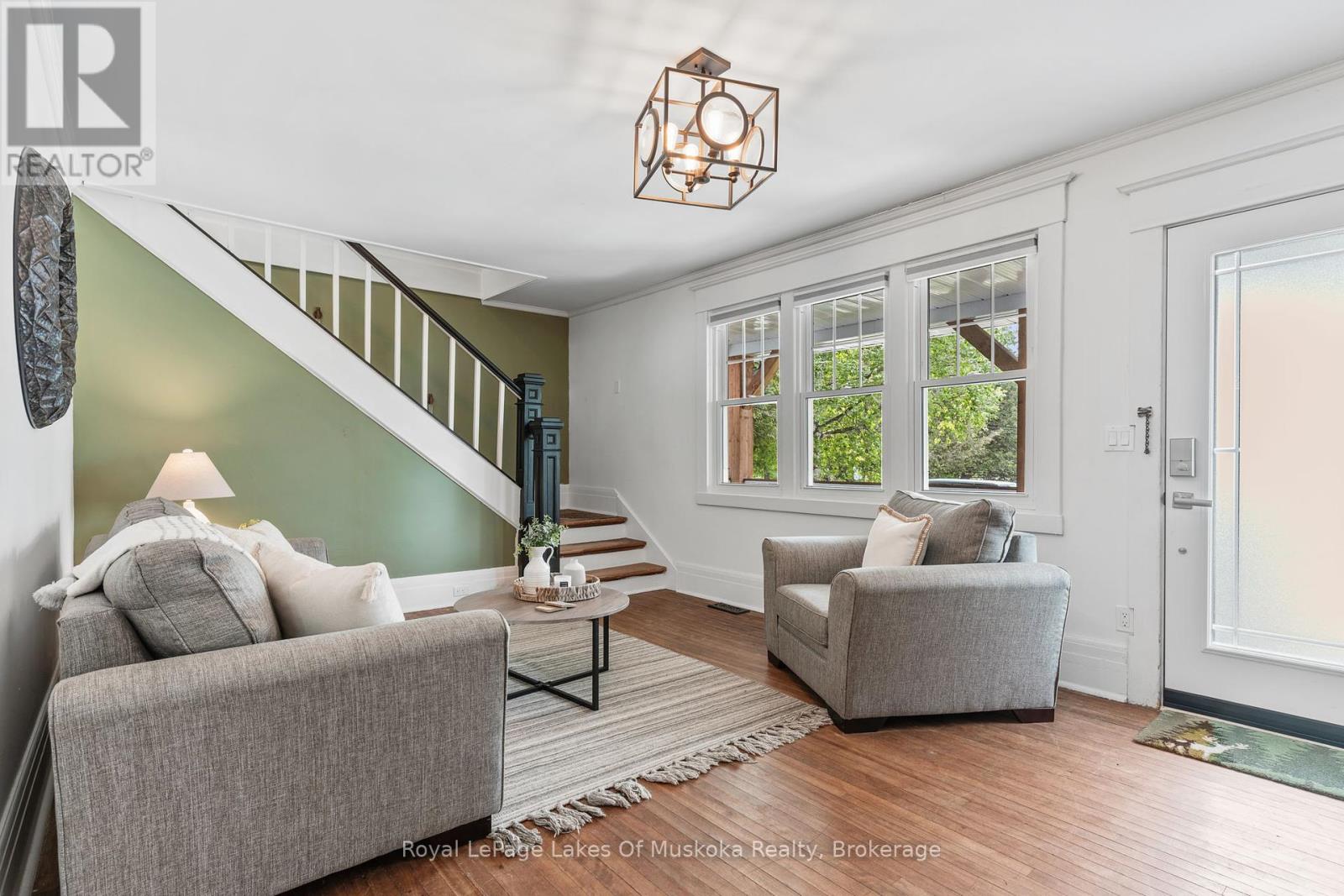 8 North Road, Lake Of Bays, Ontario  P0B 1A0 - Photo 8 - X12420975