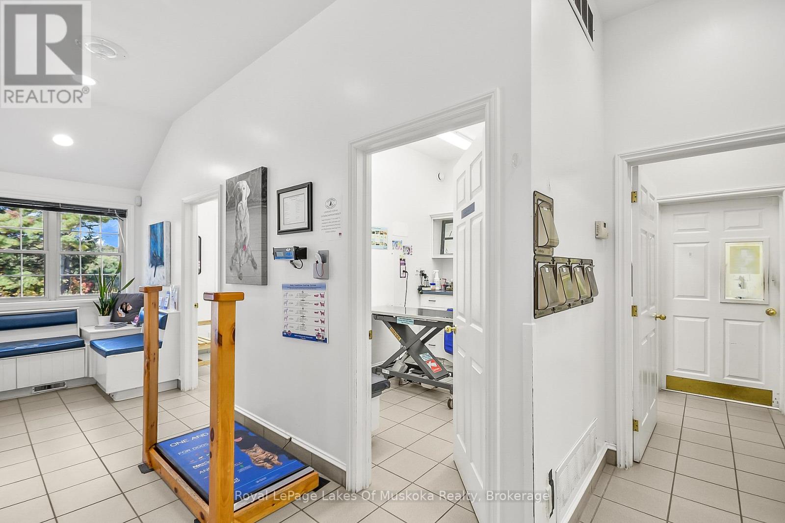 1008 South Monck Drive, Bracebridge, Ontario  P1L 1W8 - Photo 12 - X12421602