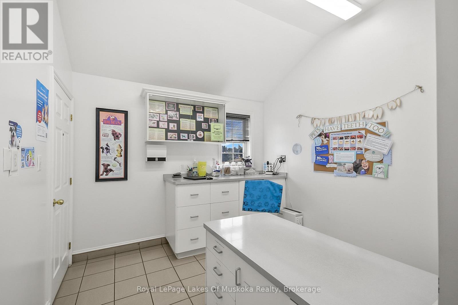 1008 South Monck Drive, Bracebridge, Ontario  P1L 1W8 - Photo 13 - X12421602