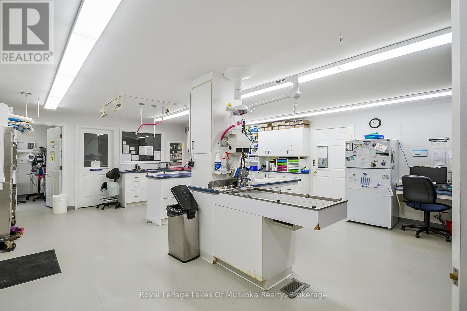 1008 South Monck Drive, Bracebridge, Ontario  P1L 1W8 - Photo 17 - X12421602