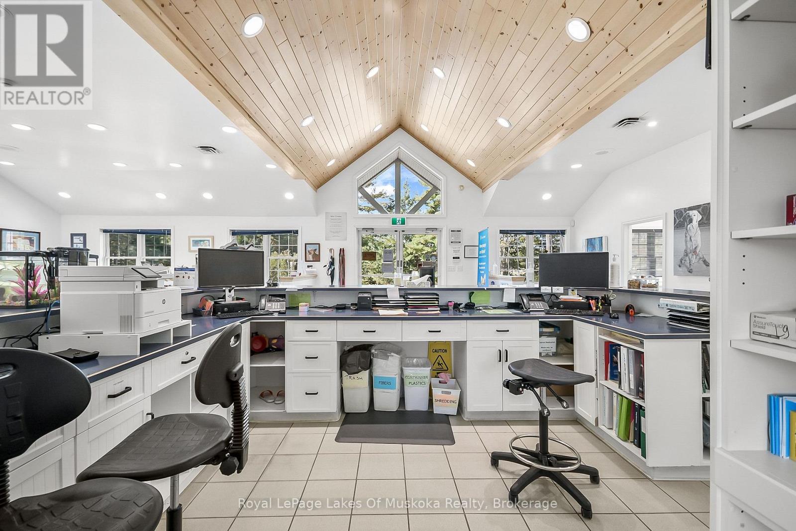 1008 South Monck Drive, Bracebridge, Ontario  P1L 1W8 - Photo 9 - X12421602