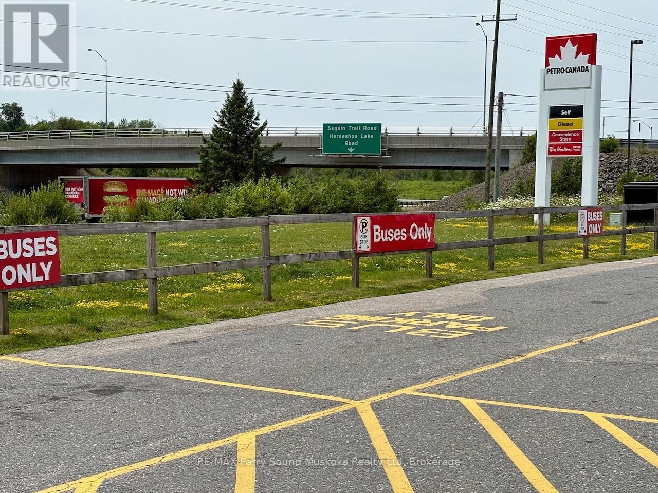 2 Leeds Road, Seguin, Ontario  P2A 2W8 - Photo 13 - X12423585