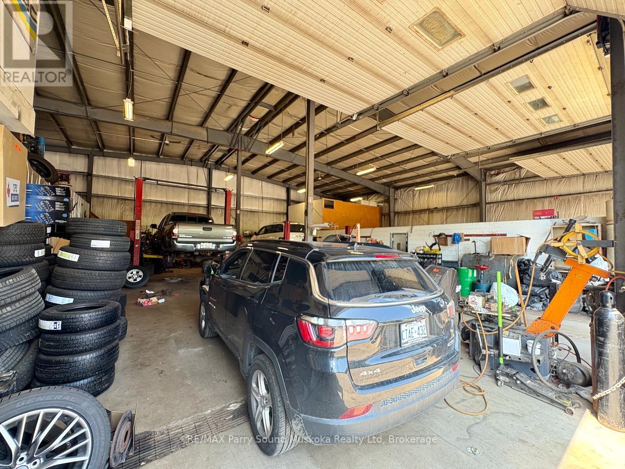 2 Leeds Road, Seguin, Ontario  P2A 2W8 - Photo 8 - X12423585