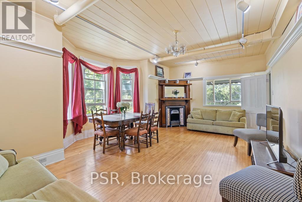 1020 Bala Falls Road, Muskoka Lakes, Ontario  P0C 1A0 - Photo 17 - X12424010