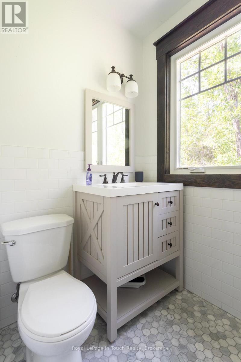 93-44 Potato Island Road, Georgian Bay, Ontario  L0K 1S0 - Photo 36 - X12425380