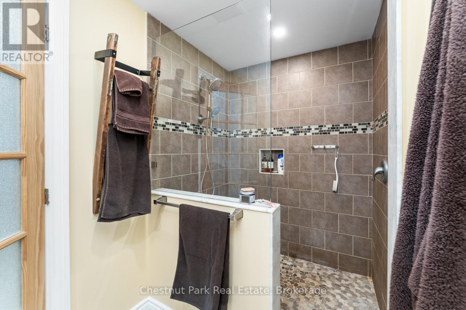 1037 Skeleton Lake 3 Road, Muskoka Lakes, Ontario  P0B 1M0 - Photo 22 - X12427195