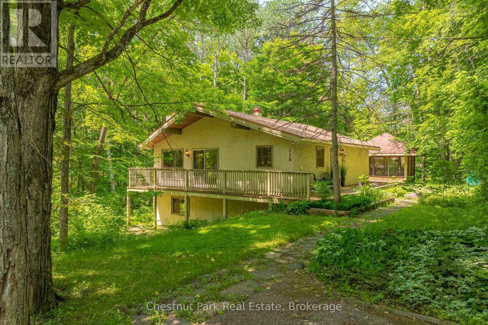 115 Woodland Drive, Huntsville, Ontario  P1H 1A7 - Photo 1 - X12428063