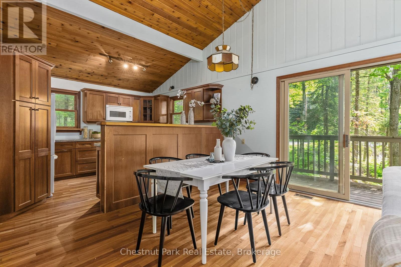 115 Woodland Drive, Huntsville, Ontario  P1H 1A7 - Photo 10 - X12428063