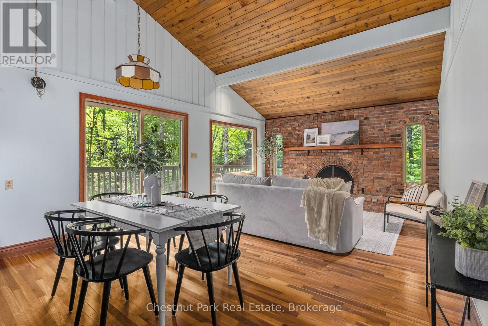 115 Woodland Drive, Huntsville, Ontario  P1H 1A7 - Photo 5 - X12428063