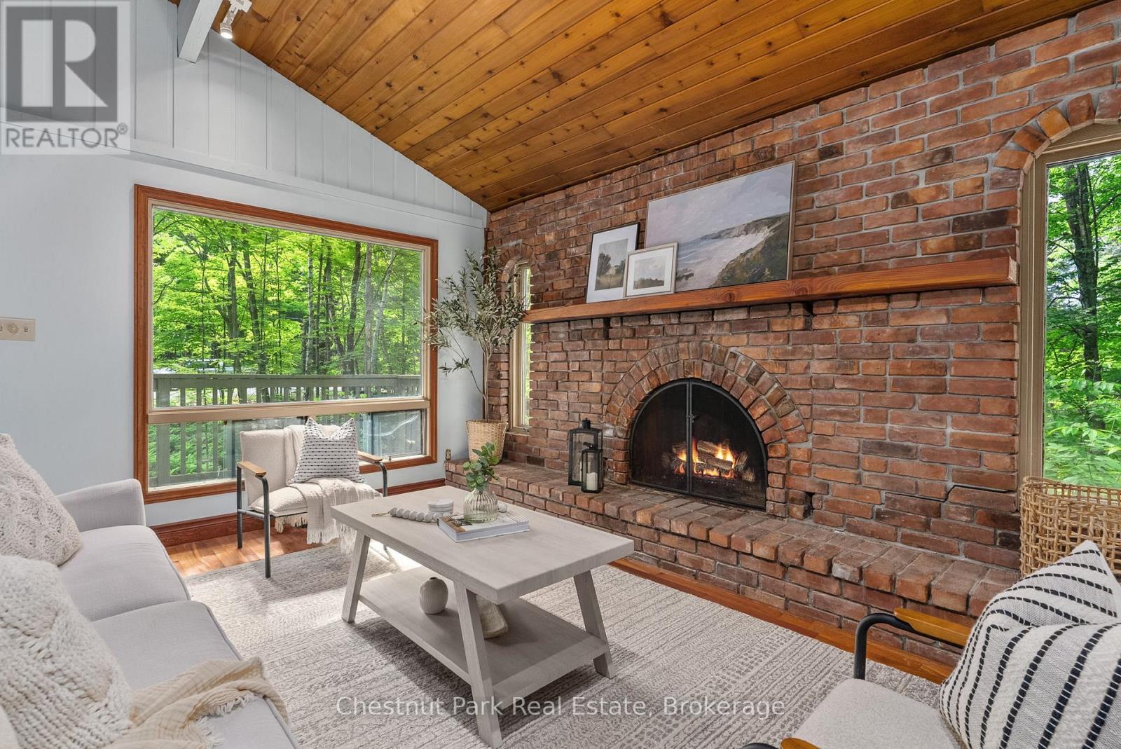 115 Woodland Drive, Huntsville, Ontario  P1H 1A7 - Photo 6 - X12428063