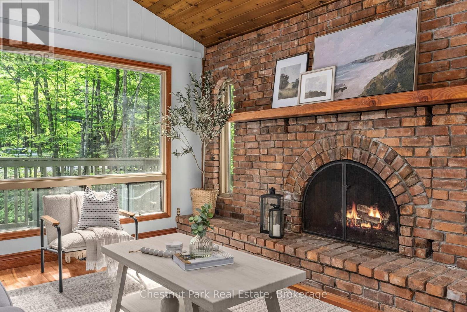 115 Woodland Drive, Huntsville, Ontario  P1H 1A7 - Photo 8 - X12428063