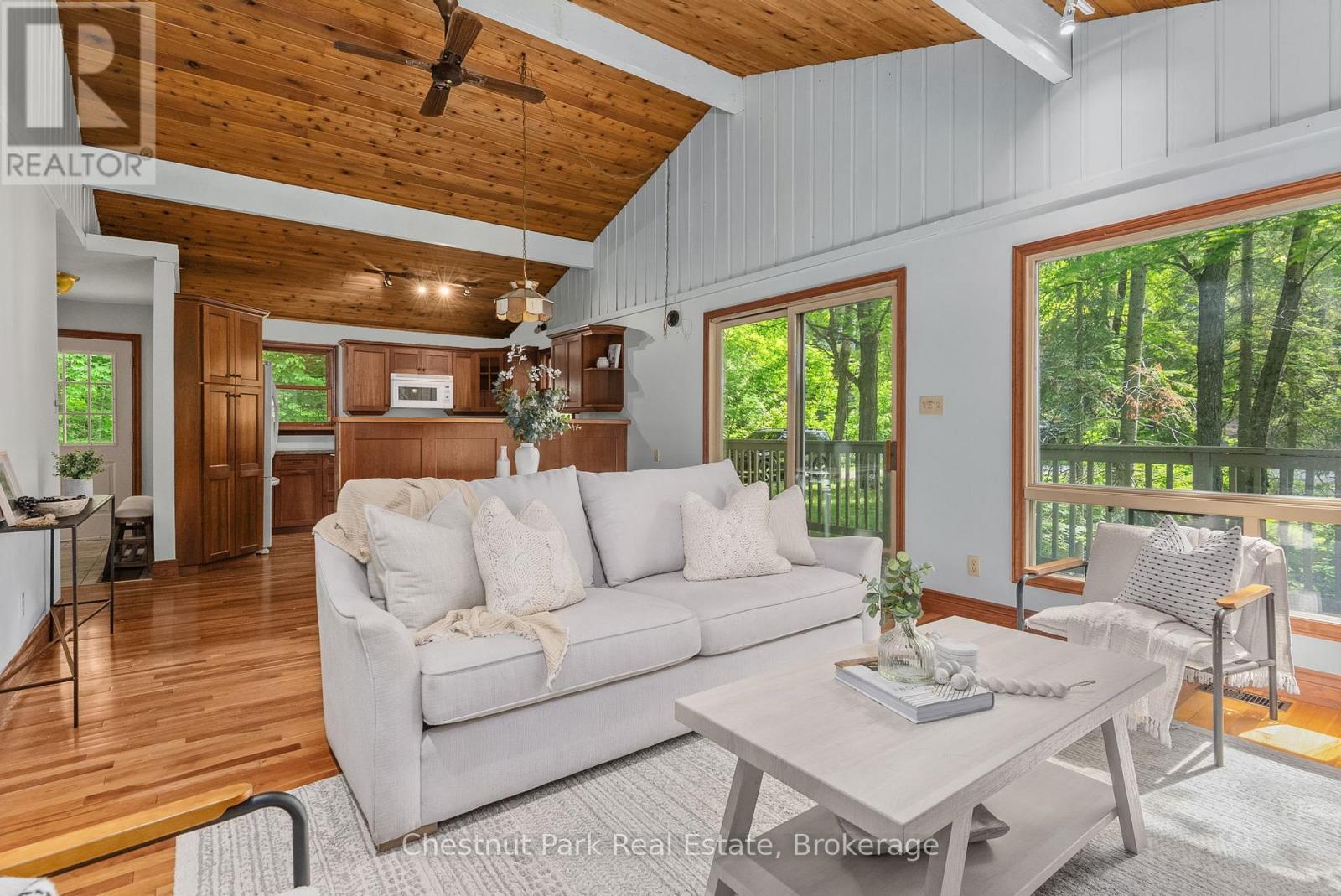 115 Woodland Drive, Huntsville, Ontario  P1H 1A7 - Photo 9 - X12428063