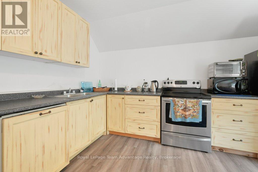 76 Bowes Street, Parry Sound, Ontario  P2A 2L7 - Photo 16 - X12429752