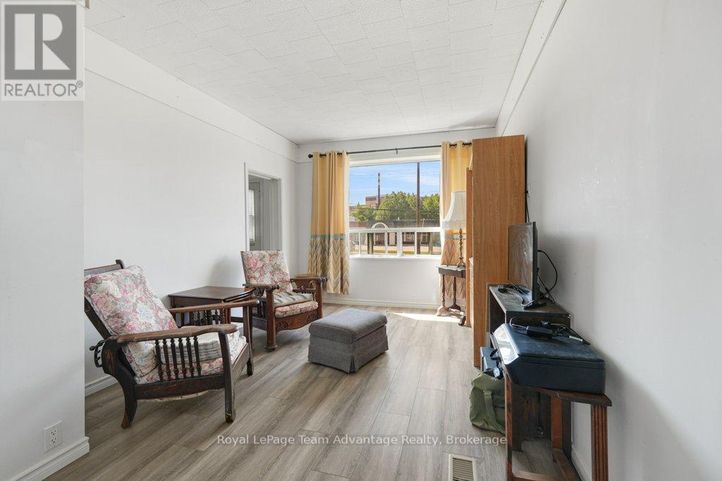 76 Bowes Street, Parry Sound, Ontario  P2A 2L7 - Photo 7 - X12429752