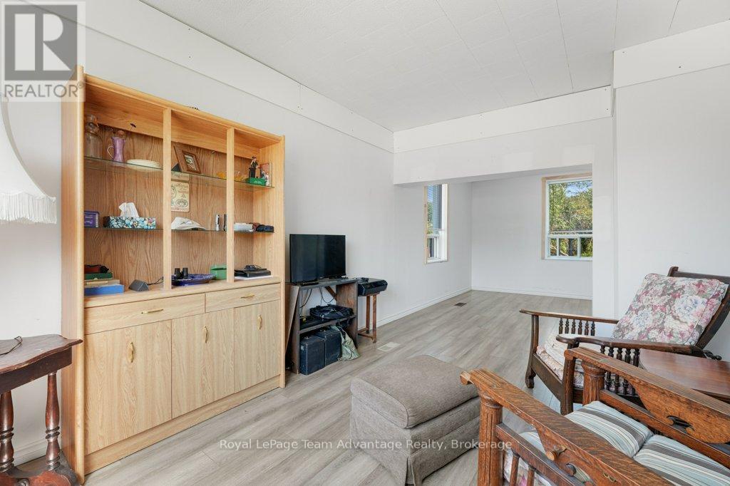 76 Bowes Street, Parry Sound, Ontario  P2A 2L7 - Photo 8 - X12429752