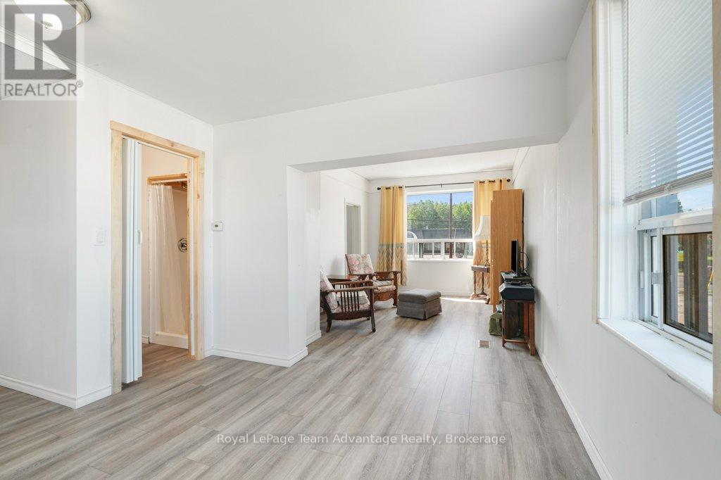 76 Bowes Street, Parry Sound, Ontario  P2A 2L7 - Photo 9 - X12429752