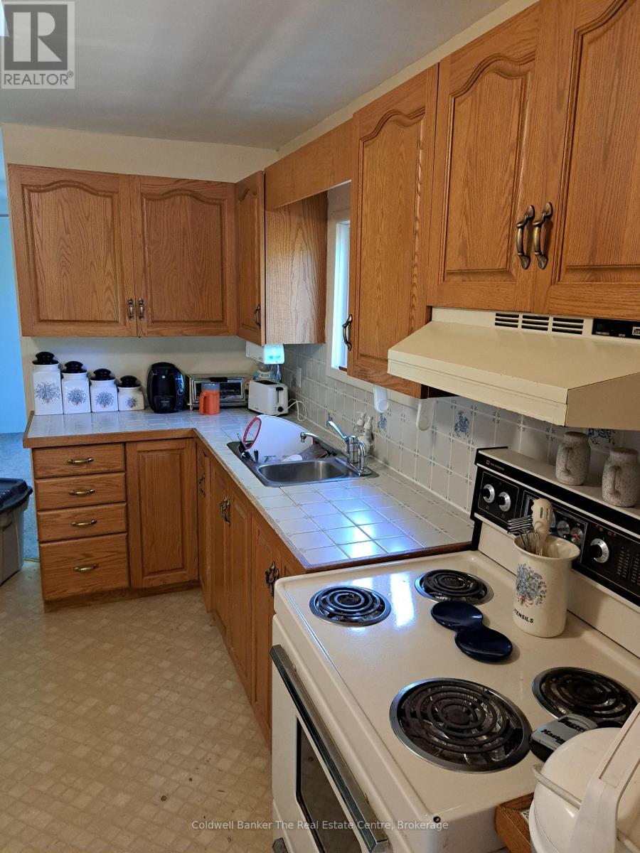 1094 Marina Road, Muskoka Lakes, Ontario  P1P 1R2 - Photo 10 - X12430355