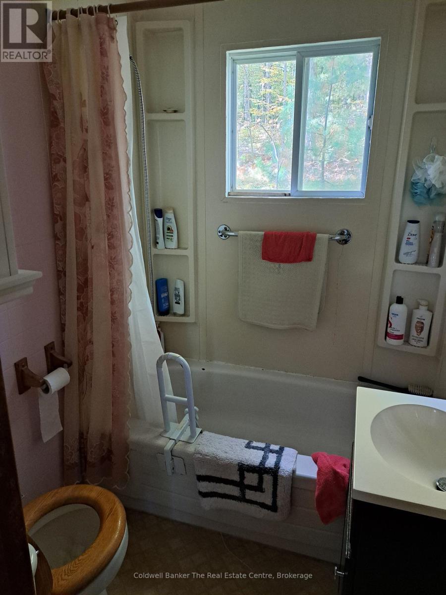 1094 Marina Road, Muskoka Lakes, Ontario  P1P 1R2 - Photo 4 - X12430355