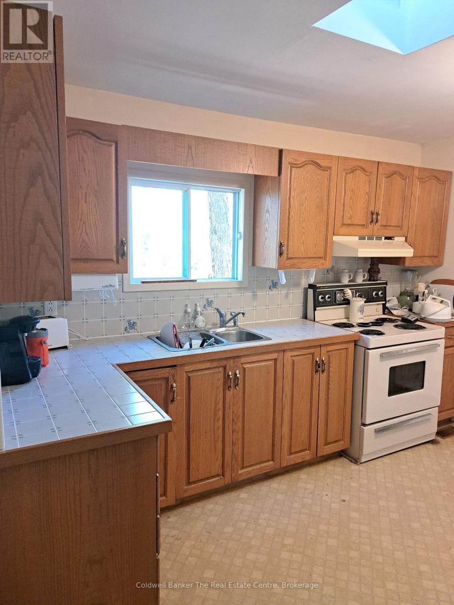 1094 Marina Road, Muskoka Lakes, Ontario  P1P 1R2 - Photo 7 - X12430355