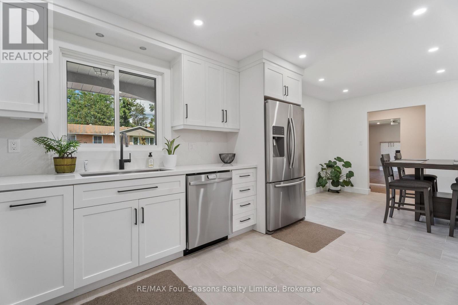 571 David Street, Gravenhurst, Ontario  P1P 1M1 - Photo 11 - X12430741