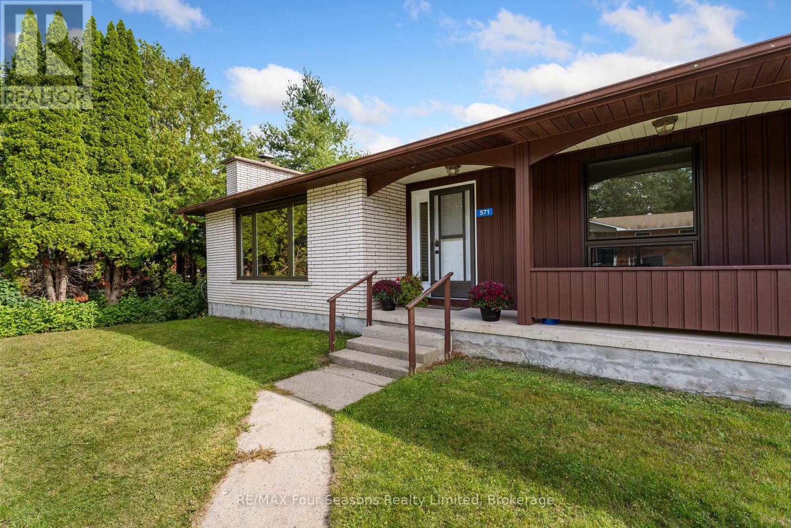 571 David Street, Gravenhurst, Ontario  P1P 1M1 - Photo 2 - X12430741