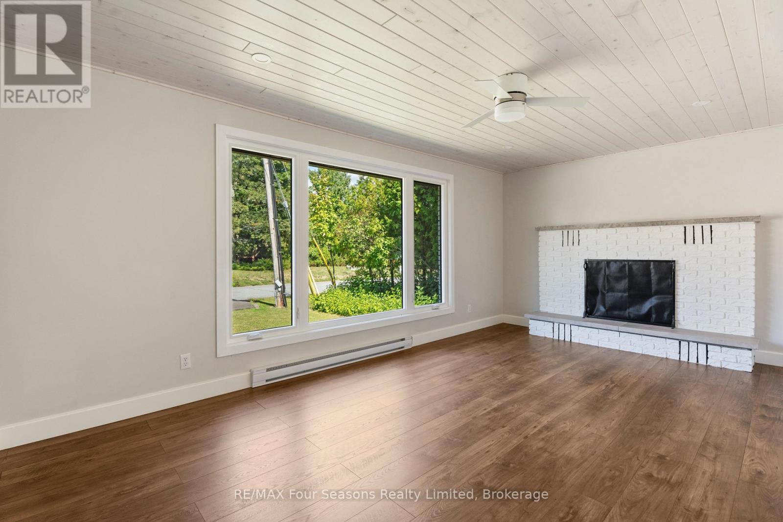 571 David Street, Gravenhurst, Ontario  P1P 1M1 - Photo 4 - X12430741