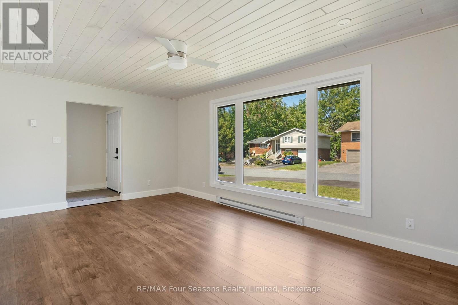 571 David Street, Gravenhurst, Ontario  P1P 1M1 - Photo 5 - X12430741