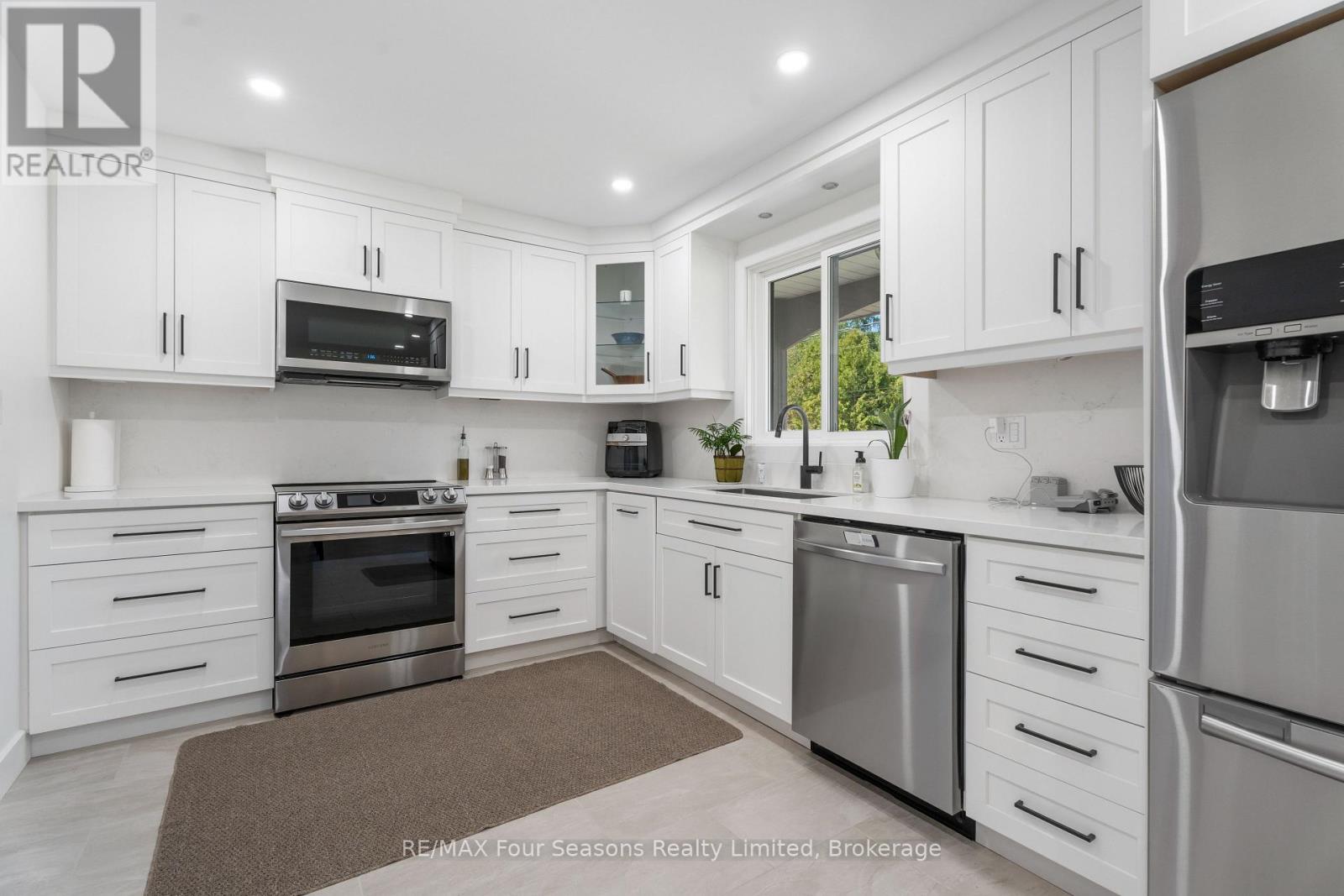 571 David Street, Gravenhurst, Ontario  P1P 1M1 - Photo 9 - X12430741