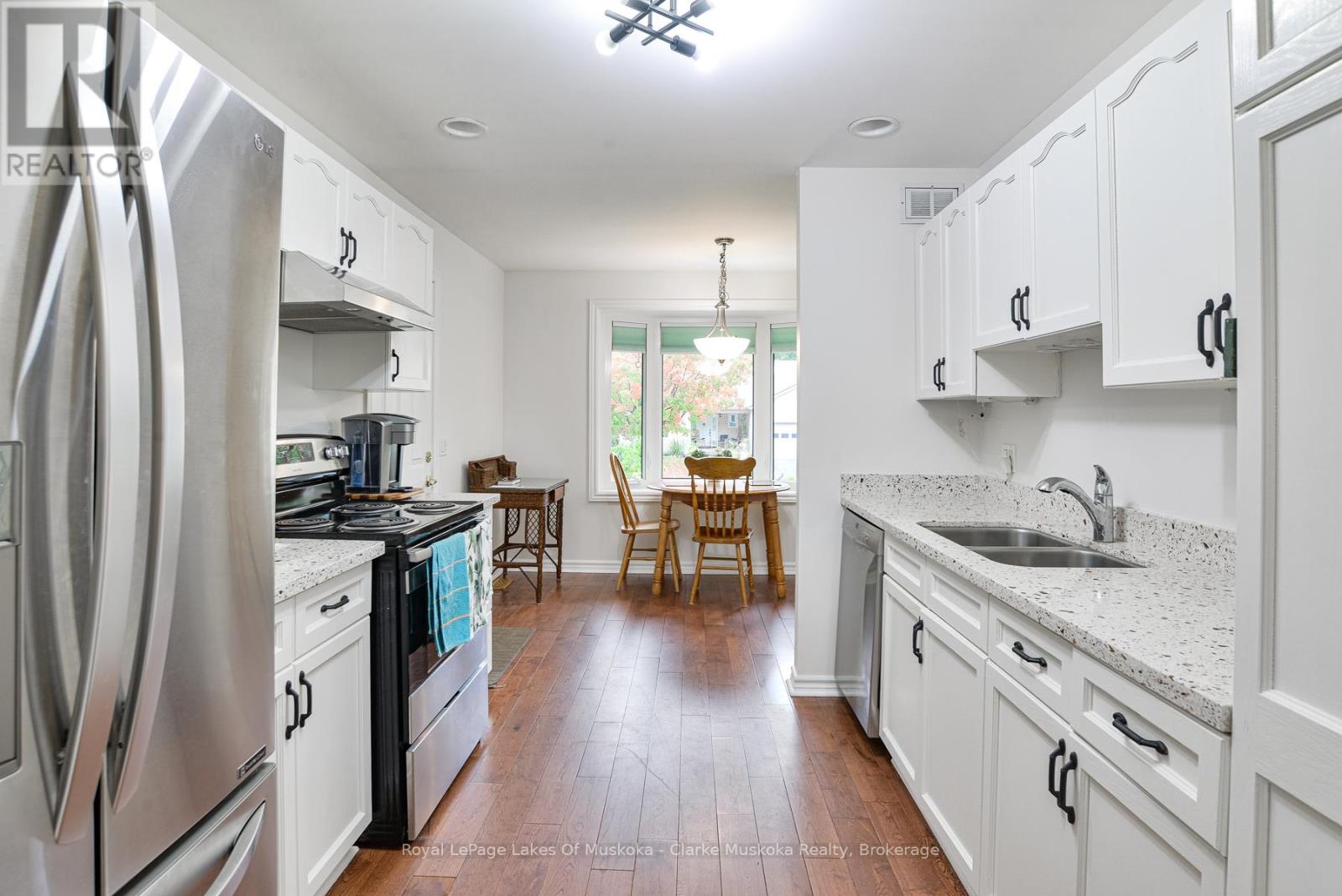 77 Hedgewood Lane, Gravenhurst, Ontario  P1P 1Z4 - Photo 10 - X12432971