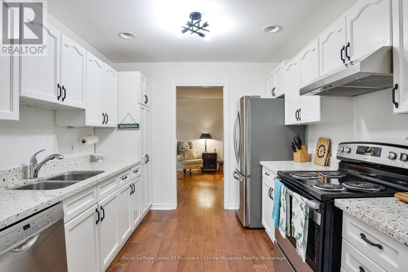 77 Hedgewood Lane, Gravenhurst, Ontario  P1P 1Z4 - Photo 11 - X12432971