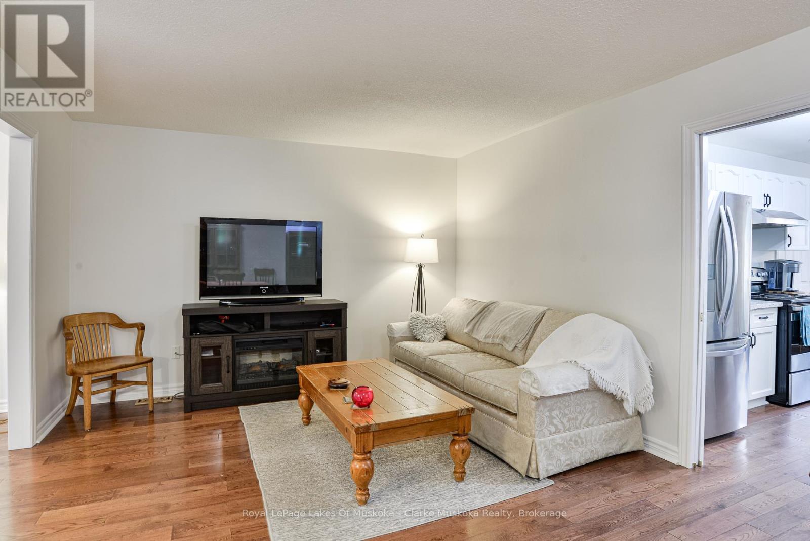 77 Hedgewood Lane, Gravenhurst, Ontario  P1P 1Z4 - Photo 6 - X12432971