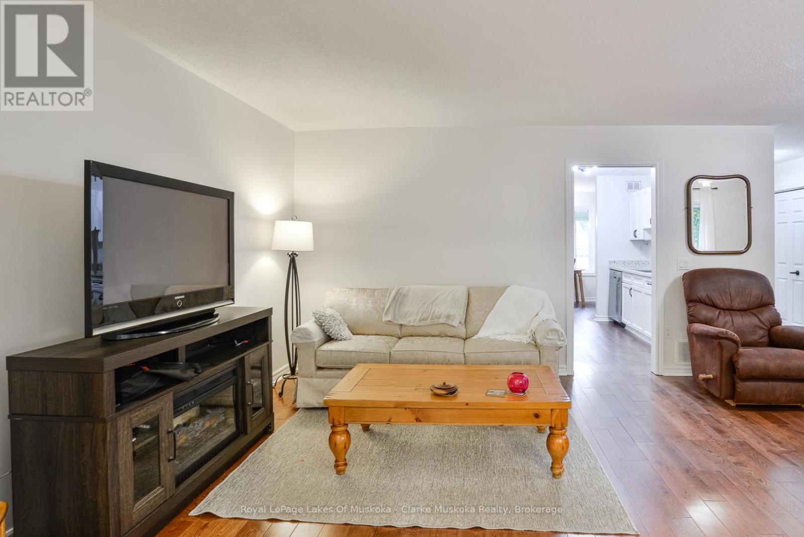 77 Hedgewood Lane, Gravenhurst, Ontario  P1P 1Z4 - Photo 7 - X12432971