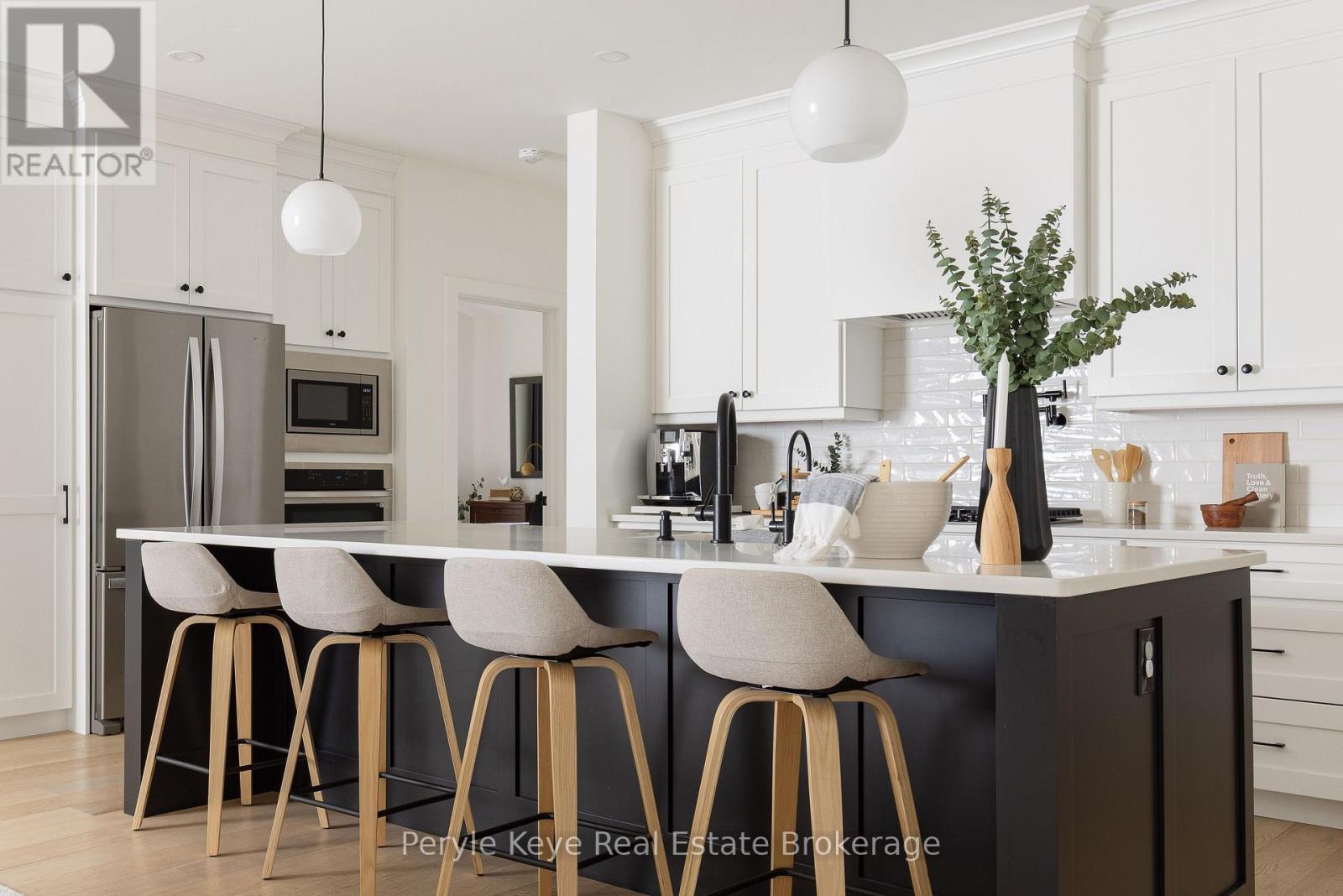 103 Granite Drive, Huntsville, Ontario  P1H 2N5 - Photo 2 - X12433673