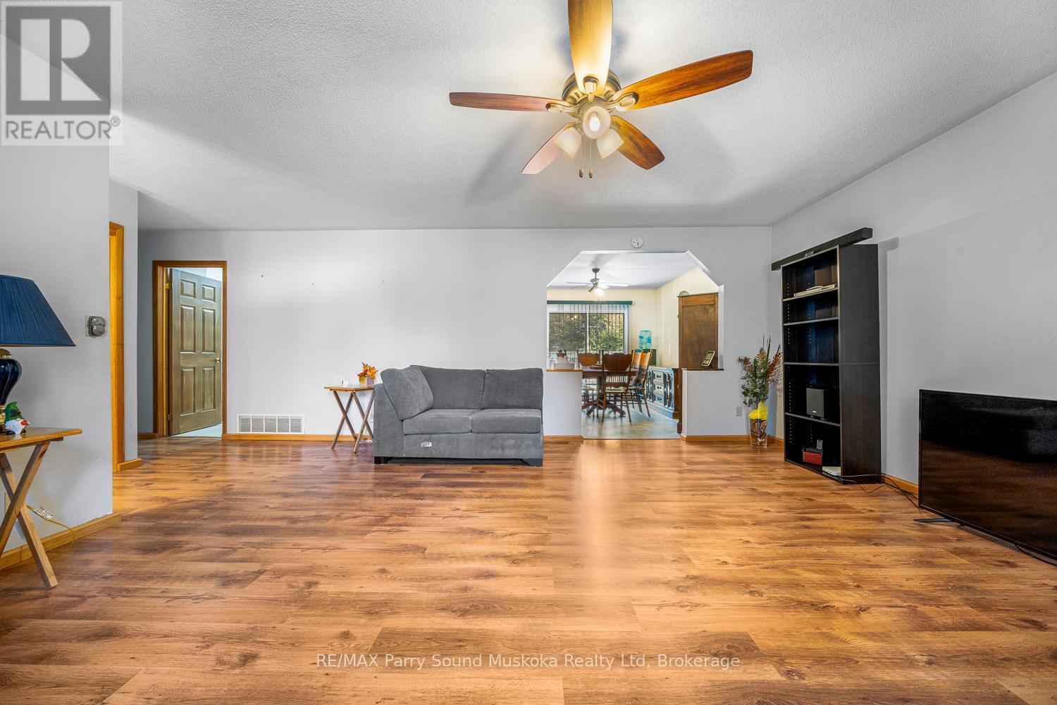 59 Black Road, Seguin, Ontario  P2A 2W8 - Photo 10 - X12435689