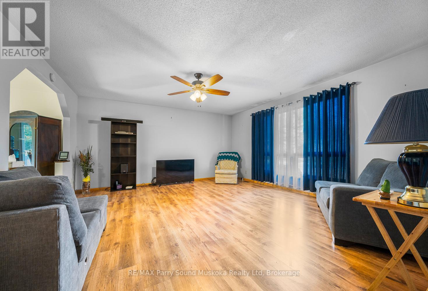 59 Black Road, Seguin, Ontario  P2A 2W8 - Photo 7 - X12435689