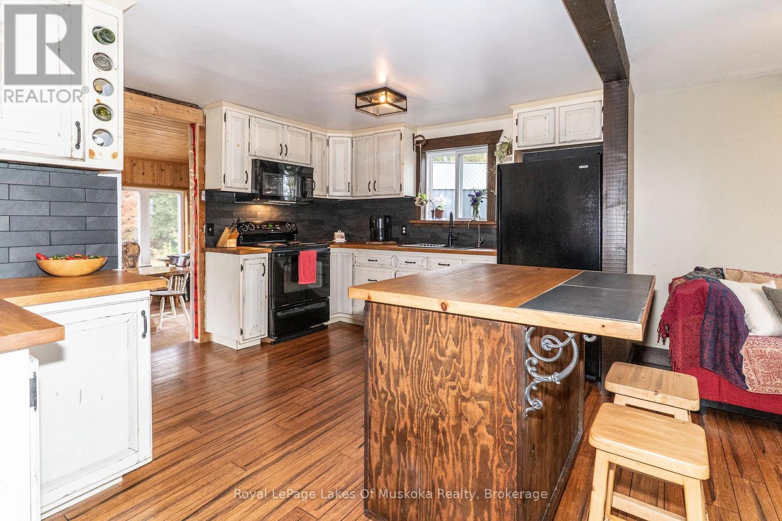 1741 Doe Lake Road, Gravenhurst, Ontario  P1P 1R3 - Photo 10 - X12436208